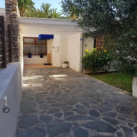 Bonito A Pocos Metros De La Playa Nyaraló *
